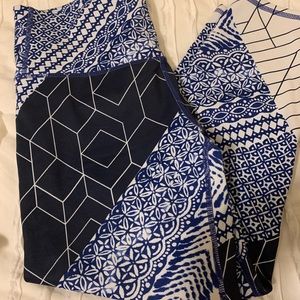 Athleta patterned blue leggings, women’ small
